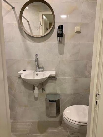 Hotel Damrak Inn - image 16