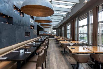 XO Hotels Blue Tower - image 10