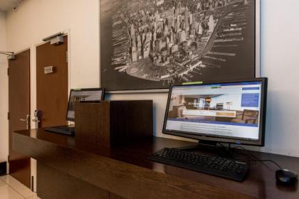 XO Hotels Blue Tower - image 6