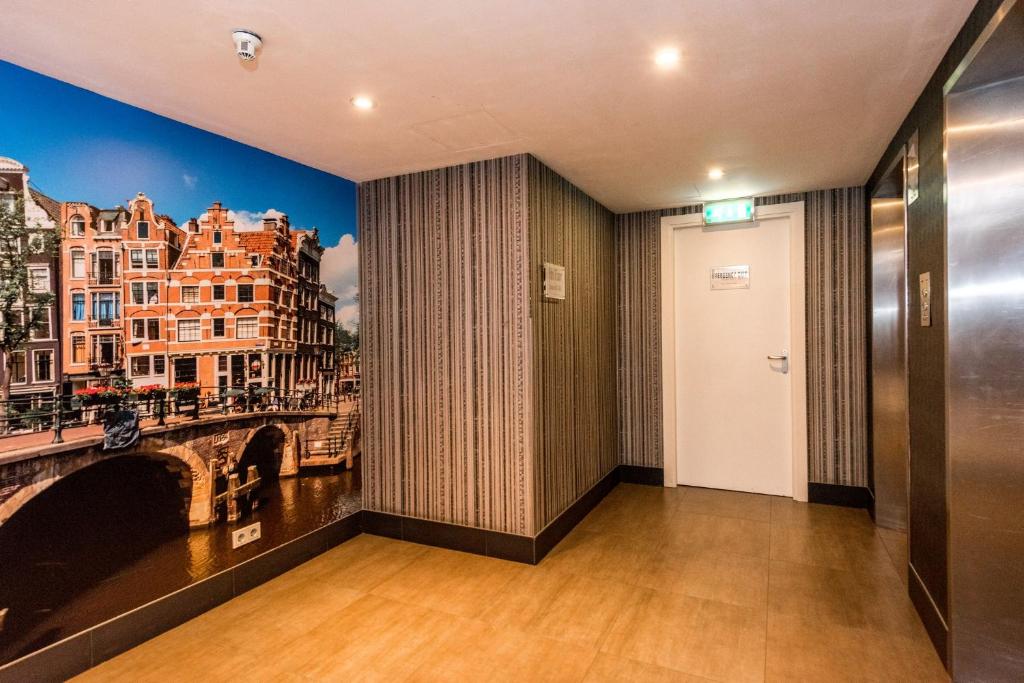 XO Hotels Blue Tower - image 7