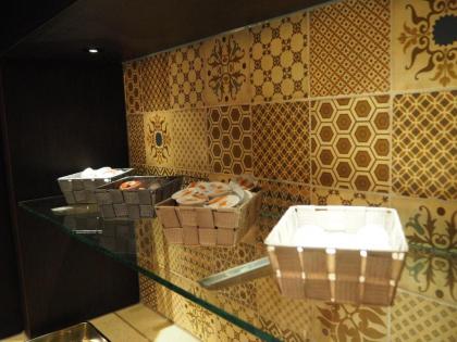 Hotel Blossoms City - image 11