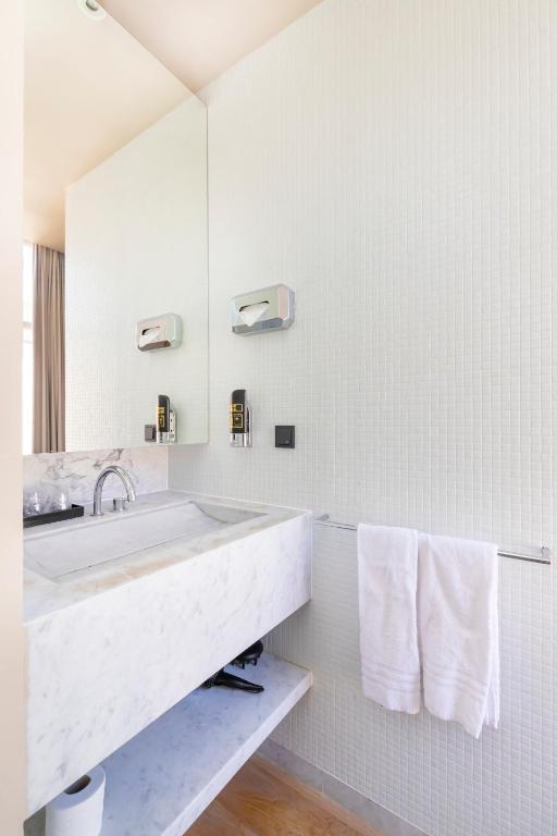 Prestige Hotel - image 2