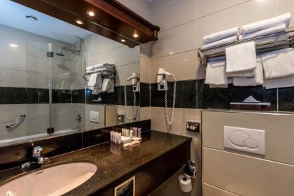 XO Hotels Blue Square - image 13