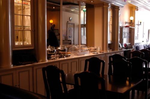 Hotel 83 - image 3