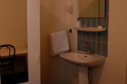 Hotel 83 - image 8