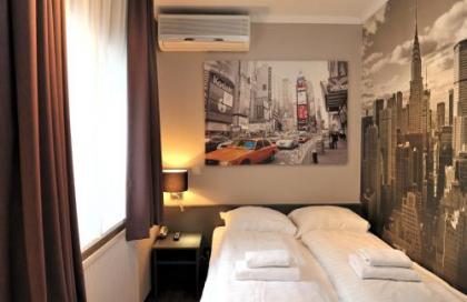 Budget Hotel Tourist Inn - image 11