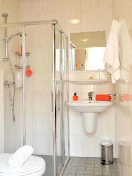 Budget Hotel Tourist Inn - image 8