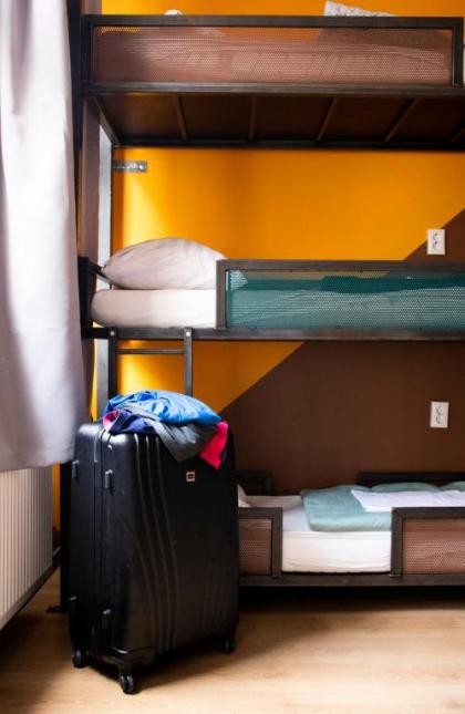 Amsterdam Hostel Leidseplein - image 16