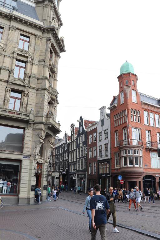 Amsterdam Hostel Leidseplein - image 6