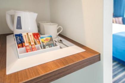 Holiday Inn Express Amsterdam - Schiphol - image 2