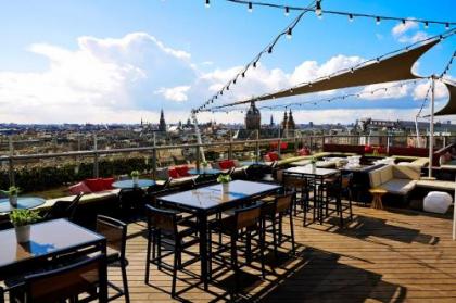 DoubleTree by Hilton Amsterdam Centraal Station - image 1