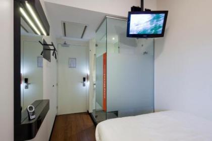 easyHotel Amsterdam City Centre South - image 10