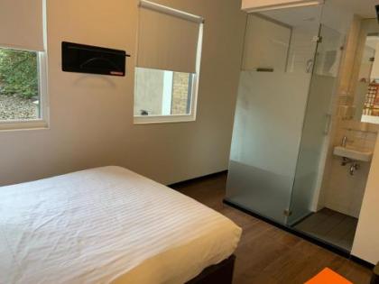 easyHotel Amsterdam City Centre South - image 11