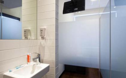 easyHotel Amsterdam City Centre South - image 12
