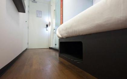 easyHotel Amsterdam City Centre South - image 13
