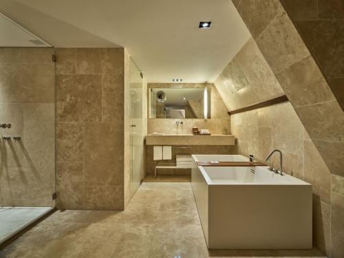 Conservatorium Hotel - image 7