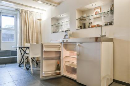 Amsterdam Canal Guest Apartment - image 2