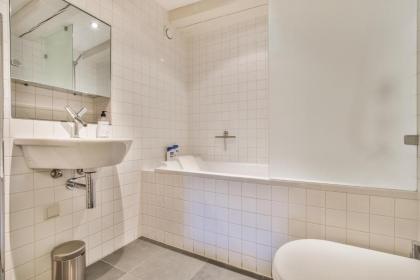 Amsterdam Canal Guest Apartment - image 9