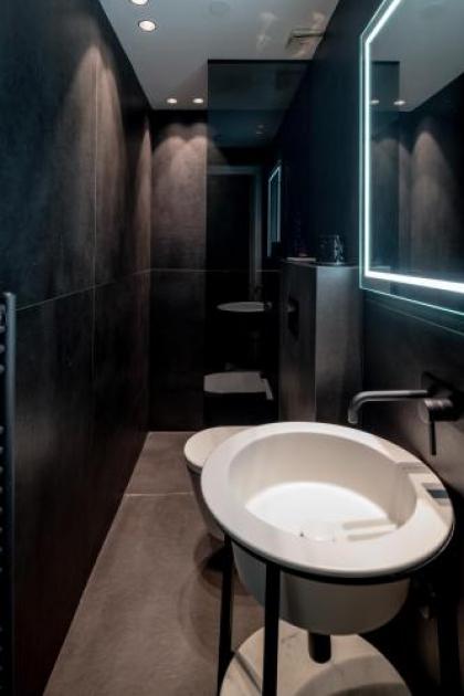 Amstel Corner Hotel - image 12