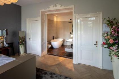 Amstel Corner Hotel - image 9