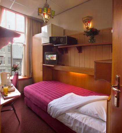 Nadia Hotel - image 13