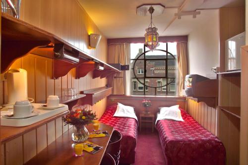 Nadia Hotel - image 7