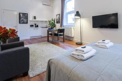 Short Stay Group Harbour Loft Studios - image 2