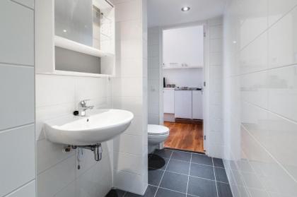 Short Stay Group Harbour Loft Studios - image 3