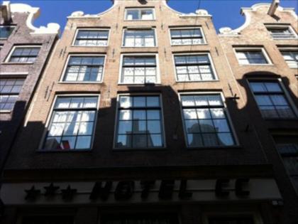 Hotel CC - image 13