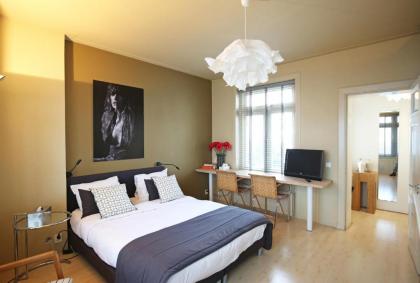 Canal Studio Apartment - image 1
