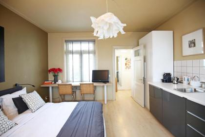 Canal Studio Apartment - image 10