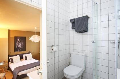 Canal Studio Apartment - image 5