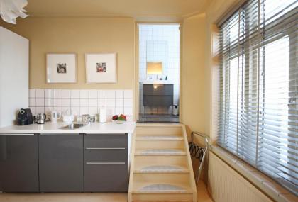 Canal Studio Apartment - image 8