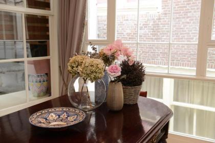 Red light district B & B canal view - image 12