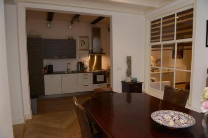 Red light district B & B canal view - image 13