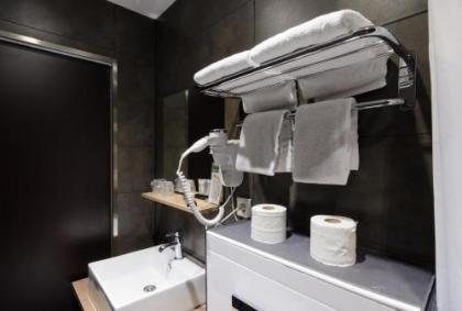 Camp Inn Hotel - image 10