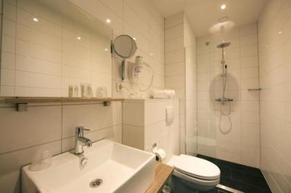 Camp Inn Hotel - image 19