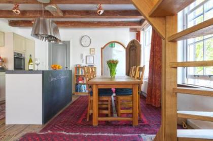 Former Rembrandt workshop two bedroom B&B - image 11