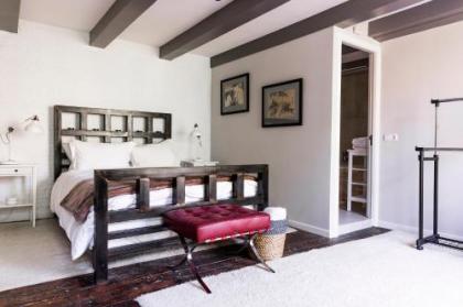 Former Rembrandt workshop two bedroom B&B - image 16