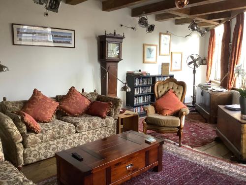 Former Rembrandt workshop two bedroom B&B - image 3