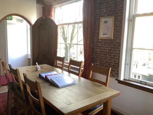 Former Rembrandt workshop two bedroom B&B - image 4