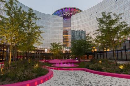 Park Inn by Radisson Amsterdam City West - image 1