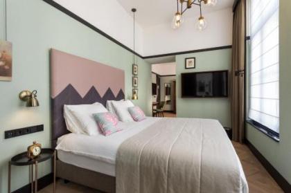 The Hendrick's Hotel - image 10