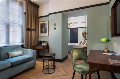 The Hendrick's Hotel - image 11