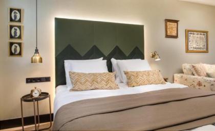 The Hendrick's Hotel - image 13