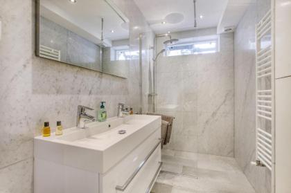 Artis Plantage Apartment - image 19