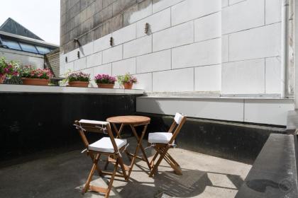 Artis Plantage Apartment - image 4