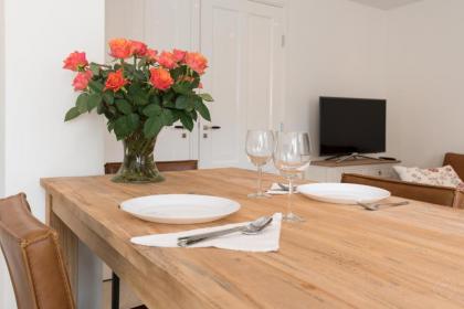 Artis Plantage Apartment - image 6