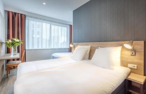Joy Hotel - image 7