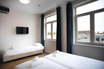 i hotel - image 17